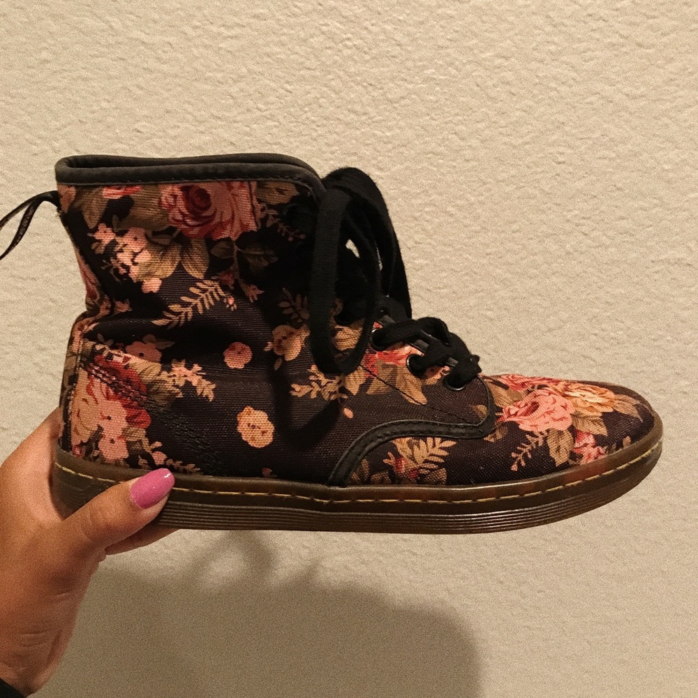 DOC MARTENS